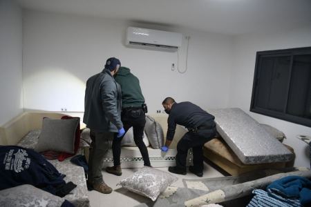 اعتقال 4 مشتبهين بحيازة السلاح والمخدرات في جسر الزرقاء